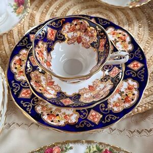 Roya Albert Heirloom Made in England